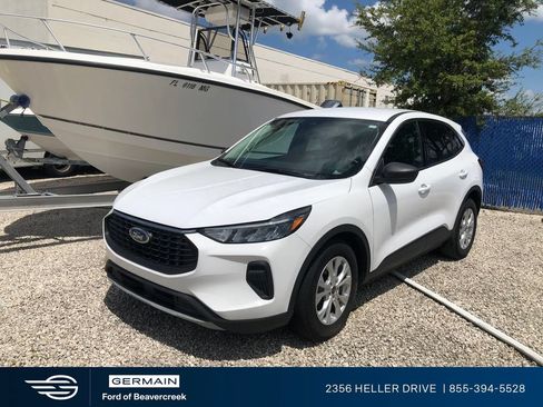 Used 2024 Ford Escape Active w/ Cold Weather Package FWD image 1