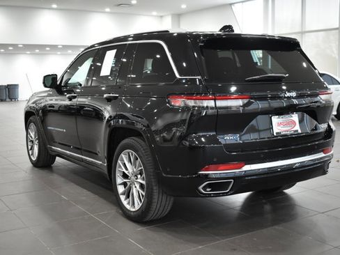 Used 2022 Jeep Grand Cherokee Summit w/ Luxury Tech Group V image 9