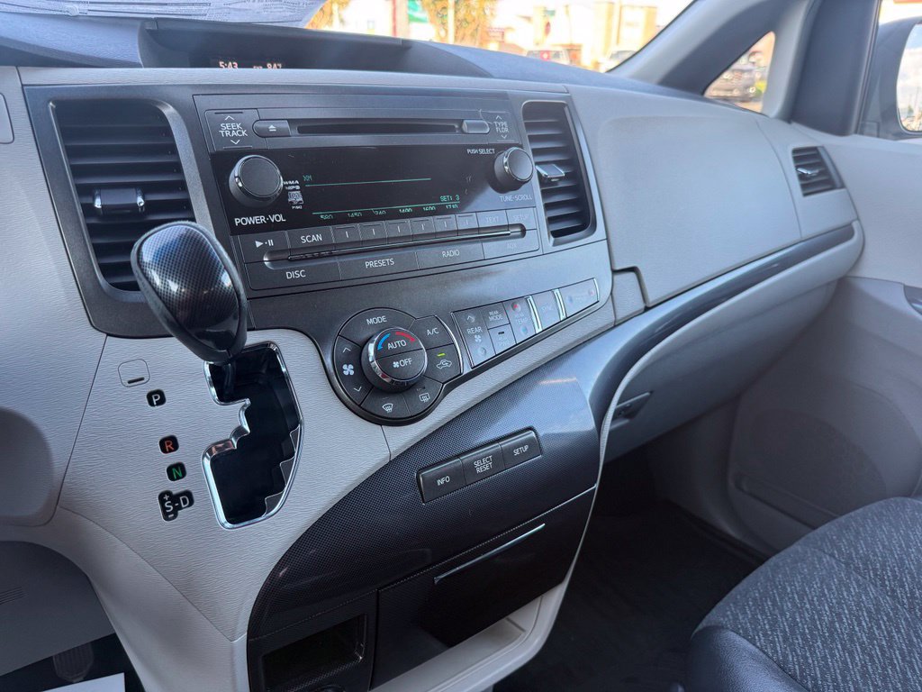 Used 2011 Toyota Sienna SE w/ Preferred Pkg FWD image 86