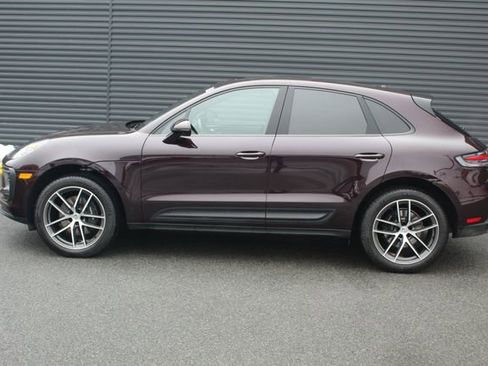 Certified 2025 Porsche Macan image 2