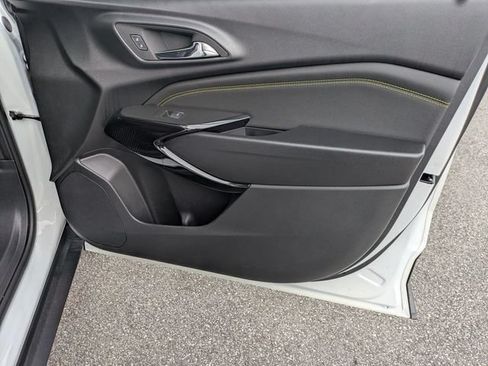 New 2026 Chevrolet Trax LT w/ Sunroof Package FWD image 32