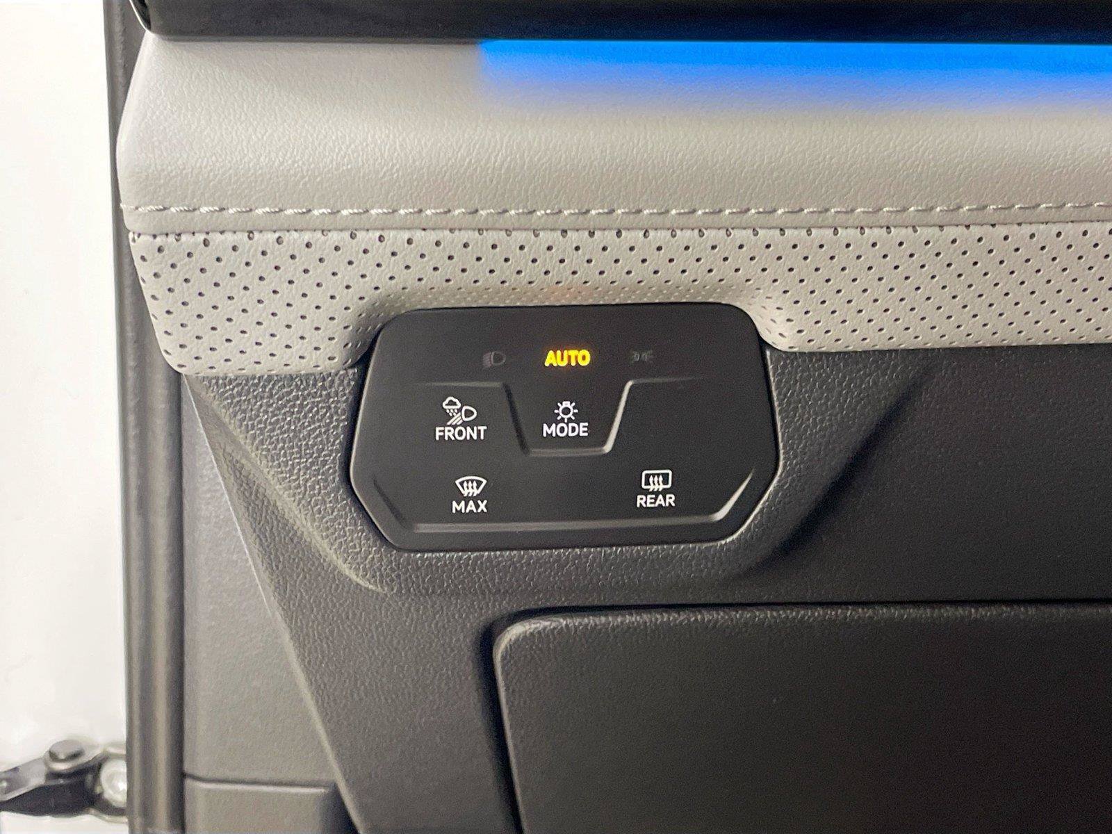 Used 2024 Volkswagen Atlas Peak Edition SE AWD/4WD image 14