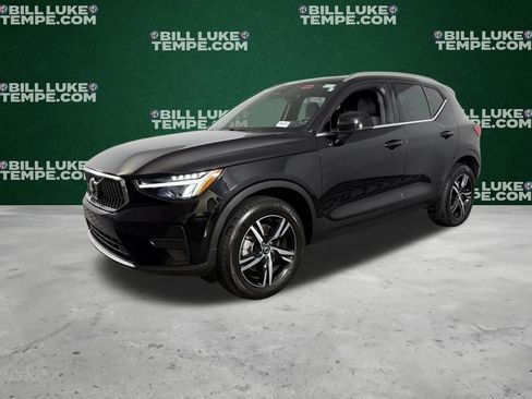Used 2025 Volvo XC40 B5 Core AWD/4WD image 3