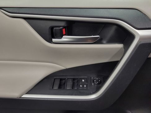 Used 2020 Toyota RAV4 XLE FWD image 26