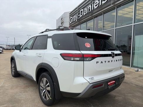 New 2026 Nissan Pathfinder SL image 2