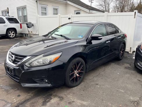 Used 2016 Nissan Altima 2.5 SL w/ 2.5 Technology w/LED Package FWD image 2