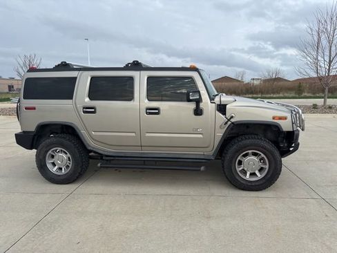 Used 2004 HUMMER H2 w/ Preferred Equipment Group image 2