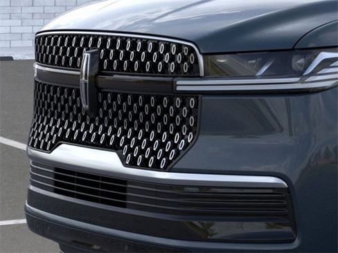 New 2025 Lincoln Navigator Reserve image 17