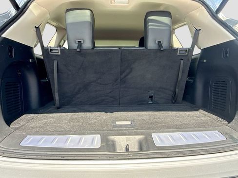 Used 2019 INFINITI QX60 Luxe w/ Essential Package FWD image 12