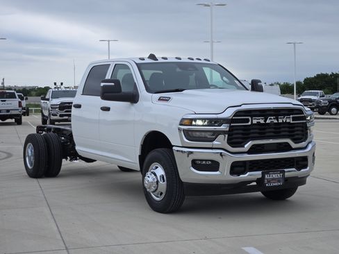 New 2026 RAM 3500 Tradesman w/ Chrome Appearance Group A AWD/4WD image 3