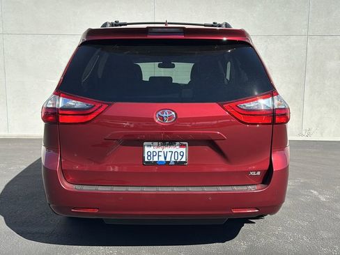 Used 2020 Toyota Sienna XLE w/ XLE Navigation Package image 3