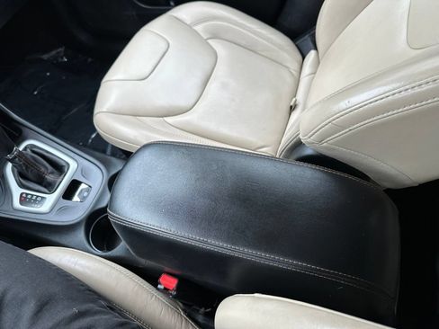 Used 2016 Jeep Cherokee Limited AWD/4WD image 31