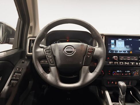 Used 2025 Nissan Frontier SV w/ SV Convenience Package AWD/4WD image 13