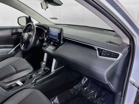 Used 2022 Toyota Corolla Cross LE w/ Moonroof Package AWD/4WD image 29