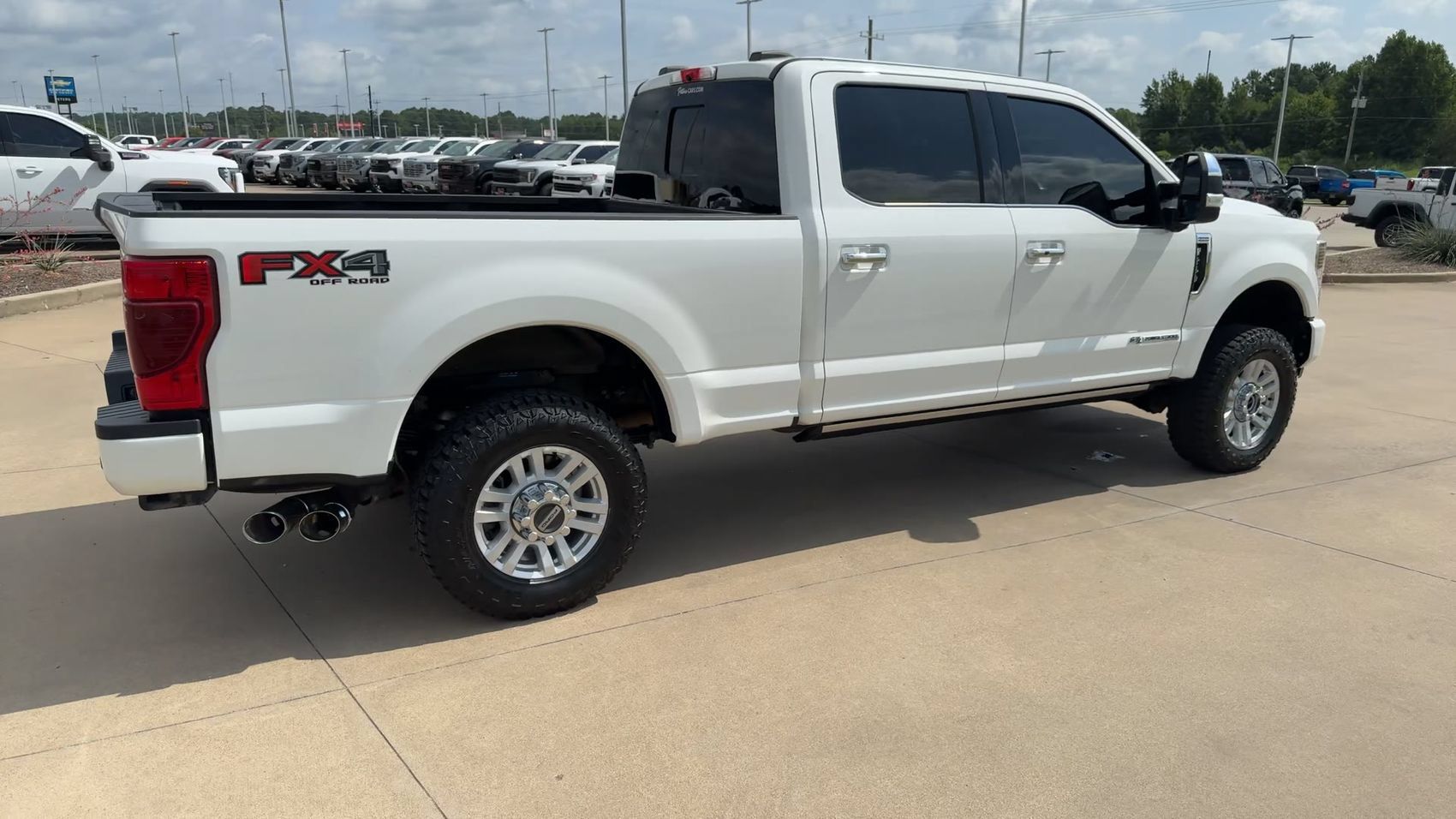 Used 2022 Ford F250 Platinum w/ FX4 Off-Road Package AWD/4WD image 8