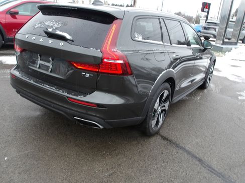Used 2020 Volvo V60 T5 Cross Country image 7