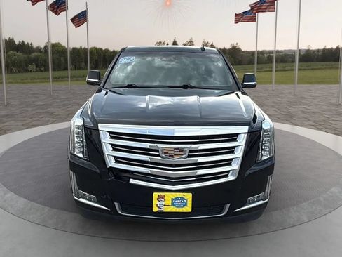 Used 2016 Cadillac Escalade Platinum RWD image 2