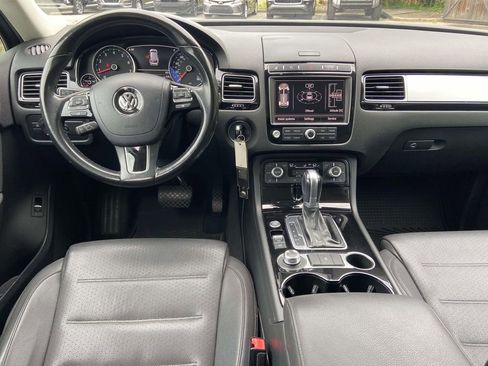 Used 2017 Volkswagen Touareg Sport AWD/4WD image 12