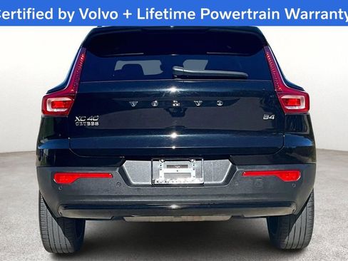 Used 2023 Volvo XC40 B4 Plus image 7