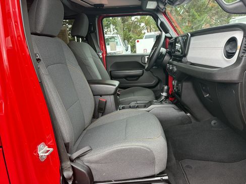 Used 2024 Jeep Wrangler Unlimited AWD/4WD image 33