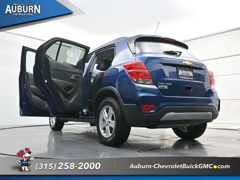 Used 2019 Chevrolet Trax LT w/ LT Convenience Package AWD/4WD image 39