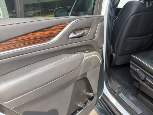 Used 2021 Cadillac Escalade Premium Luxury RWD image 32