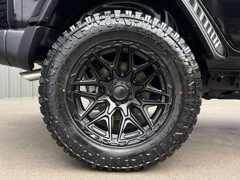 Used 2025 Jeep Wrangler Unlimited Sahara w/ Safety Group image 11