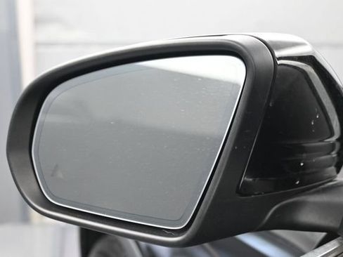 Used 2019 Mercedes-Benz GLC 300 4MATIC w/ Premium Package image 4