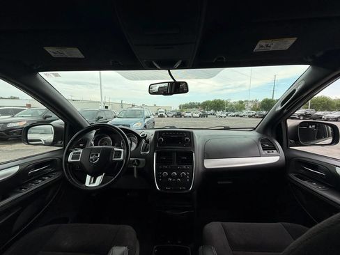 Used 2015 Dodge Grand Caravan SE w/ Quick Order Package 29E SE FWD image 13