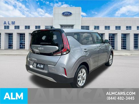Used 2025 Kia Soul LX w/ LX Technology Package FWD image 5