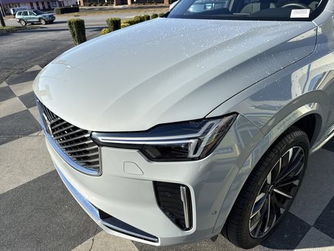 Used 2025 Volvo XC90 B6 Plus image 6