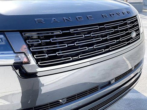 Used 2025 Land Rover Range Rover SE image 31