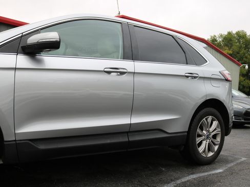 Used 2022 Ford Edge Titanium AWD/4WD image 8