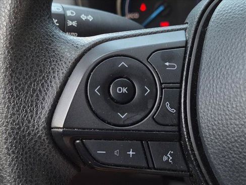 Used 2025 Toyota RAV4 XLE AWD/4WD image 12