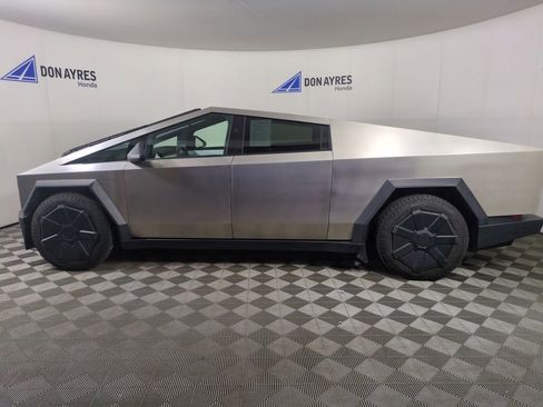 Used 2024 Tesla Cybertruck AWD Crew Cab image 2