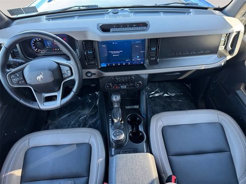 Used 2023 Ford Bronco Wildtrak image 10