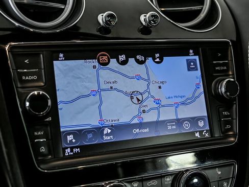 Used 2017 Bentley Bentayga image 30