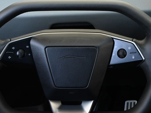 Used 2025 Tesla Cybertruck AWD Crew Cab image 24