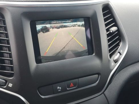 Used 2019 Jeep Cherokee Latitude Plus AWD/4WD image 21