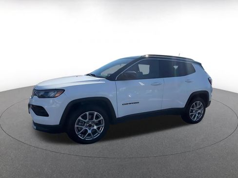 Used 2025 Jeep Compass Limited AWD/4WD image 8