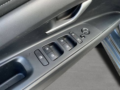 Certified 2025 Hyundai Elantra SEL FWD image 18