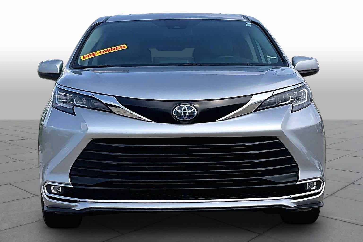 Used 2023 Toyota Sienna XLE FWD image 4