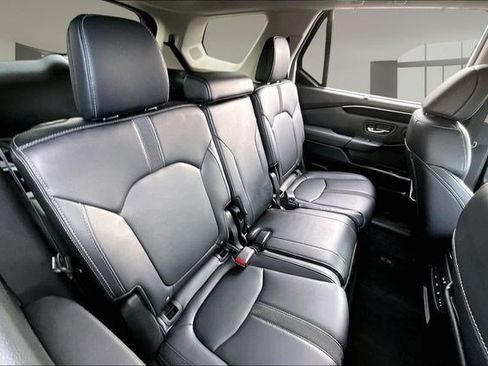 Certified 2025 Honda Pilot Touring image 24