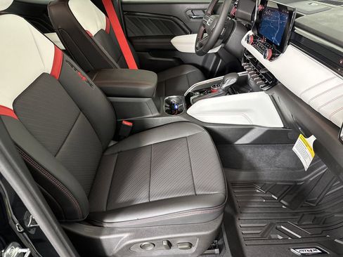 New 2025 GMC Canyon AT4 w/ AT4X Package image 11