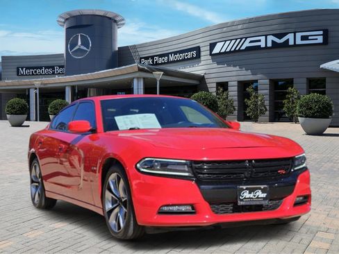 Used 2015 Dodge Charger R/T image 2