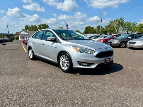 Used 2016 Ford Focus SE w/ SE Power Seat Package image 7