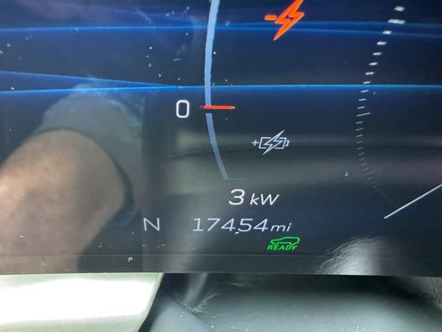 Used 2024 Cadillac Lyriq Sport AWD/4WD image 34