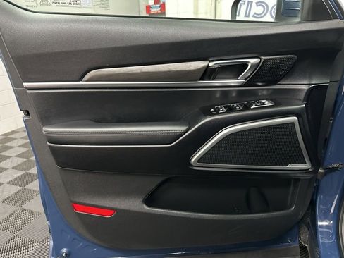 Used 2023 Kia Telluride EX X-Line image 17