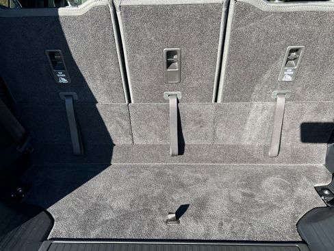 Used 2023 Land Rover Defender 130 X-Dynamic SE image 18