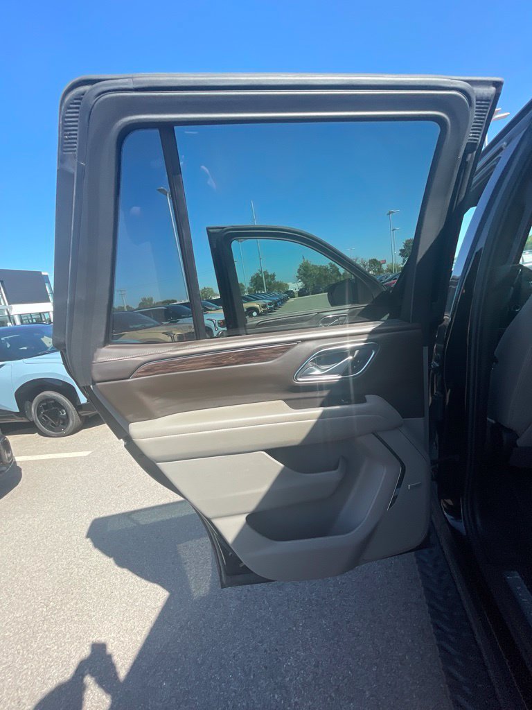 Used 2023 Chevrolet Tahoe Z71 w/ Z71 Off-Road Package AWD/4WD image 30